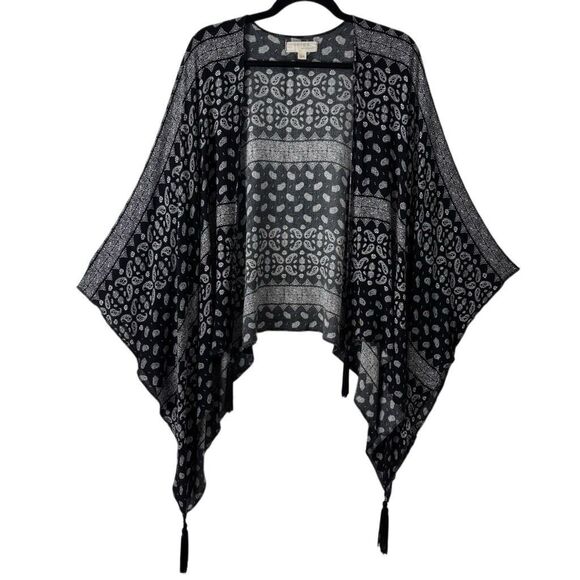 Selga one size black & white paisley tassel ruana open front - Picture 1 of 12
